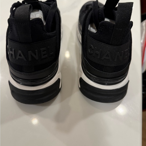 Women's CHANEL Trainers - CC Cap Toe Logo Sneakers - Picture 4 of 8
